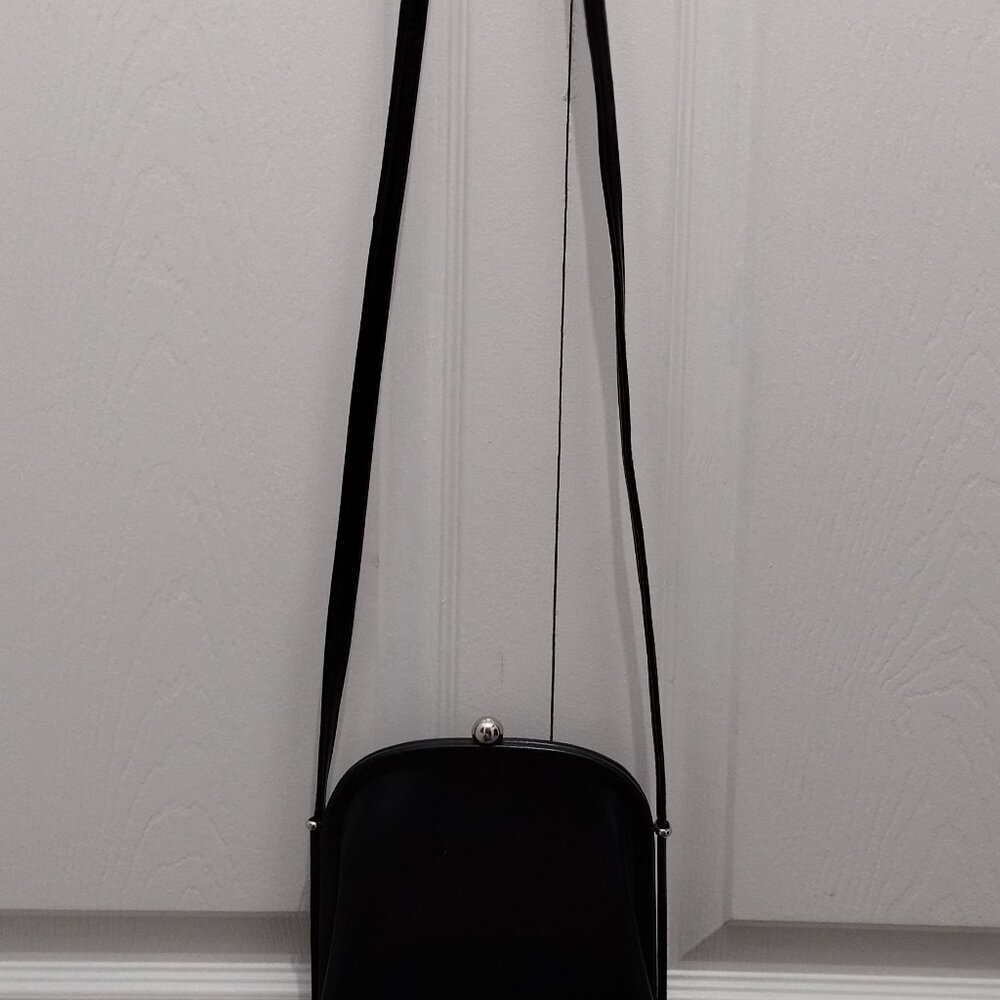 MB Vintage Style Black Crossbody Bag Kiss Lock Clasp Mini Purse - Picture 9 of 12